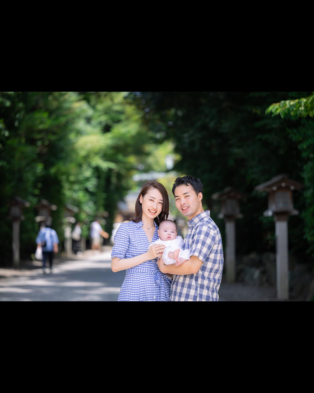 寒川神社の参道にて