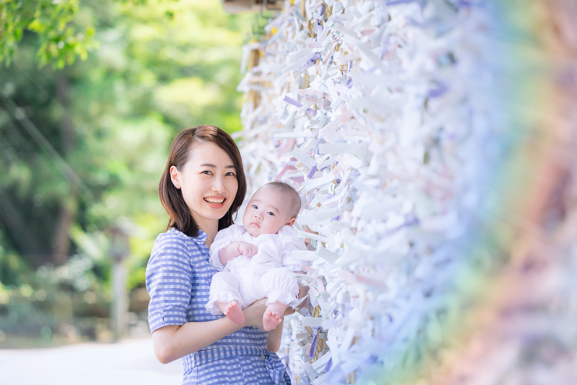 神門ちかく、おみくじを結ぶ場所